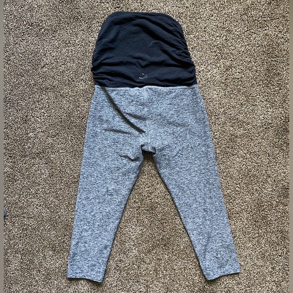 Beyond the Bump Spacedye What's Kickin Maternity Capri Legging Size Medium - Picture 4 of 5